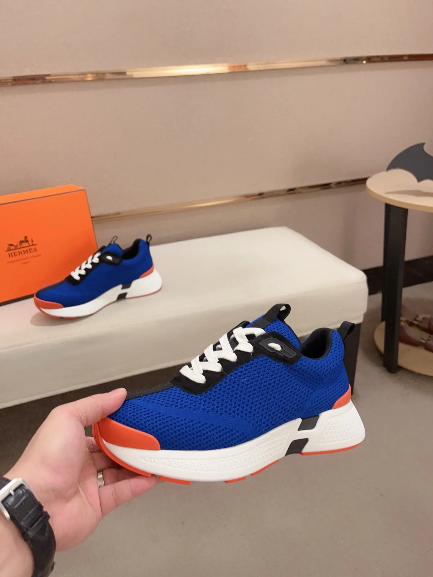 Factory price: 540💰《HERMES》【Classic Original Version】Hermès; Top 🔝 Purchasing Agency 🔍🔍Men's latest 🇺🇸 counters are on sale simultaneously, original imported from Italy ▲▲Silk cowhide with breathable fabric ▲▲ (high-end and expensive Qi·Grade) Exquisite workmanship (Italian 🇮🇹Imported water-dyed 🐂cowhide lining) Sole: Original sole provided by the original factory, ⚠️Exclusive double-layer activity·TPR·Rubber·Combined molded outsole; Super·comfortable·wear-resistant·non-slip·environmental protection The real thing is more beautiful if you take the real thing (high quality, follow the order), you can enter and exit the counter at will * Number of yards: 38·39·40·41·42·43·44# (can be customized 45.)